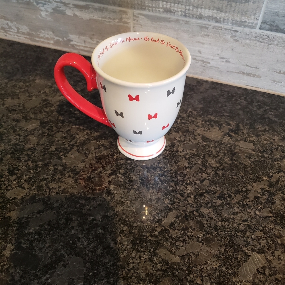 Disney 'Be Kind Be Sweet Be Minnie' Bows Minnie Mouse Coffee Cup - Picture 7 of 7